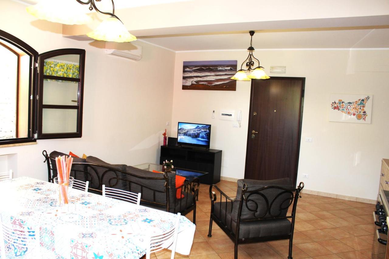 פרנקווילה די סיציליה Casa Vacanze A Rava מראה חיצוני תמונה